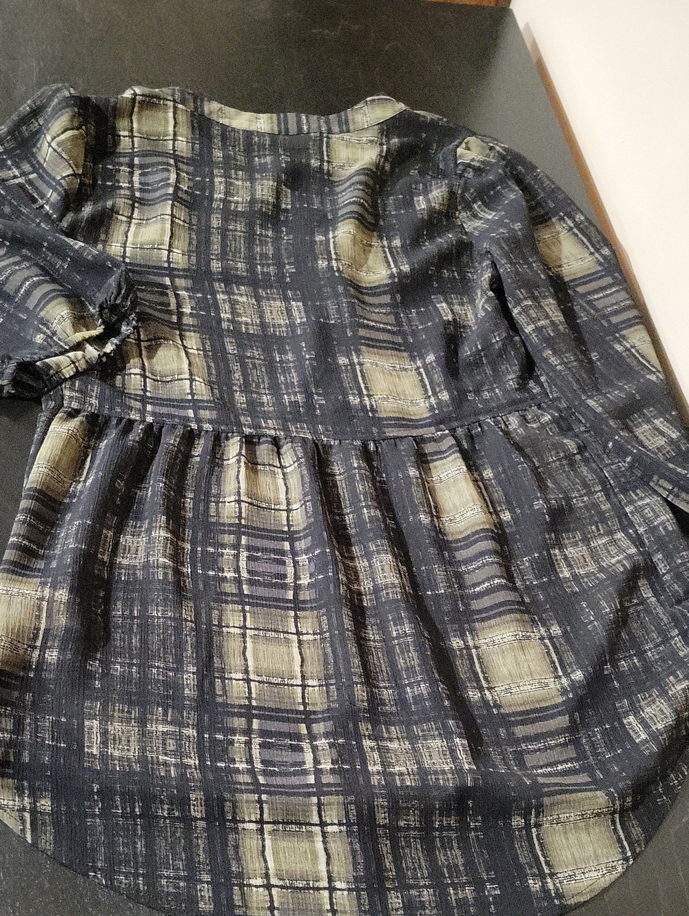 Princess Vera Wang Black and Olive Plaid Lightweight Tunic - Picture 11 of 12